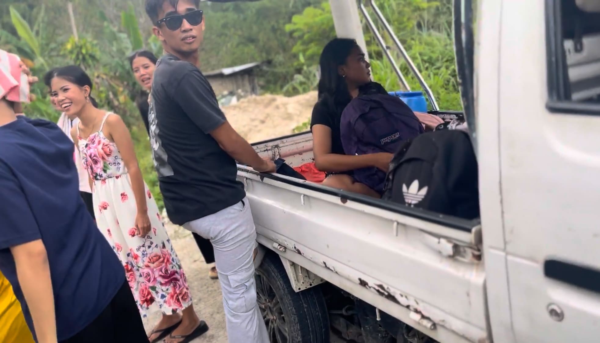  everyone getting off from a multicab in Argao