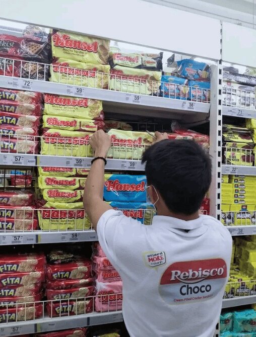 Melvin working at SM Savemore in Lapu-Lapu City, Cebu